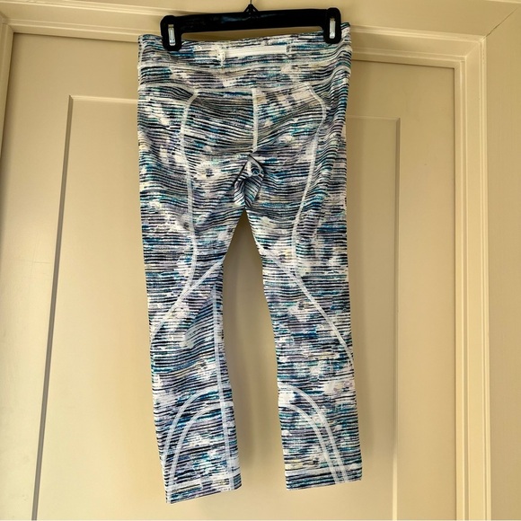 Lululemon inspire crop II blurry belle multi size 6 - Picture 3 of 5